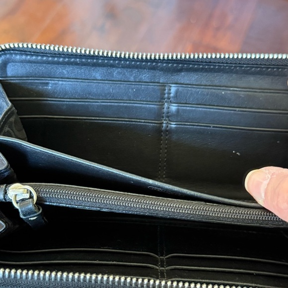 COACH Full Zip Accordion Style Black Leather - Picture 7 of 11